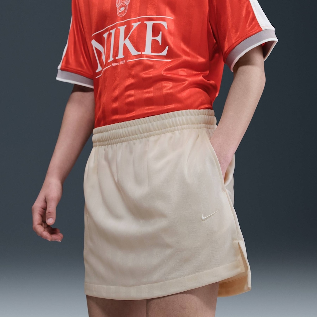 Imagem 2 do produto Saia Nike Sportswear Stripe Track Feminina