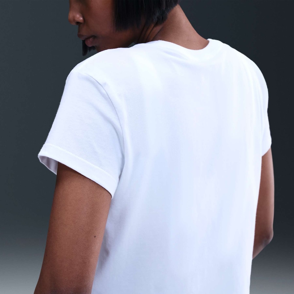 Imagem 2 do produto Camiseta Nike Sportswear Club Feminina