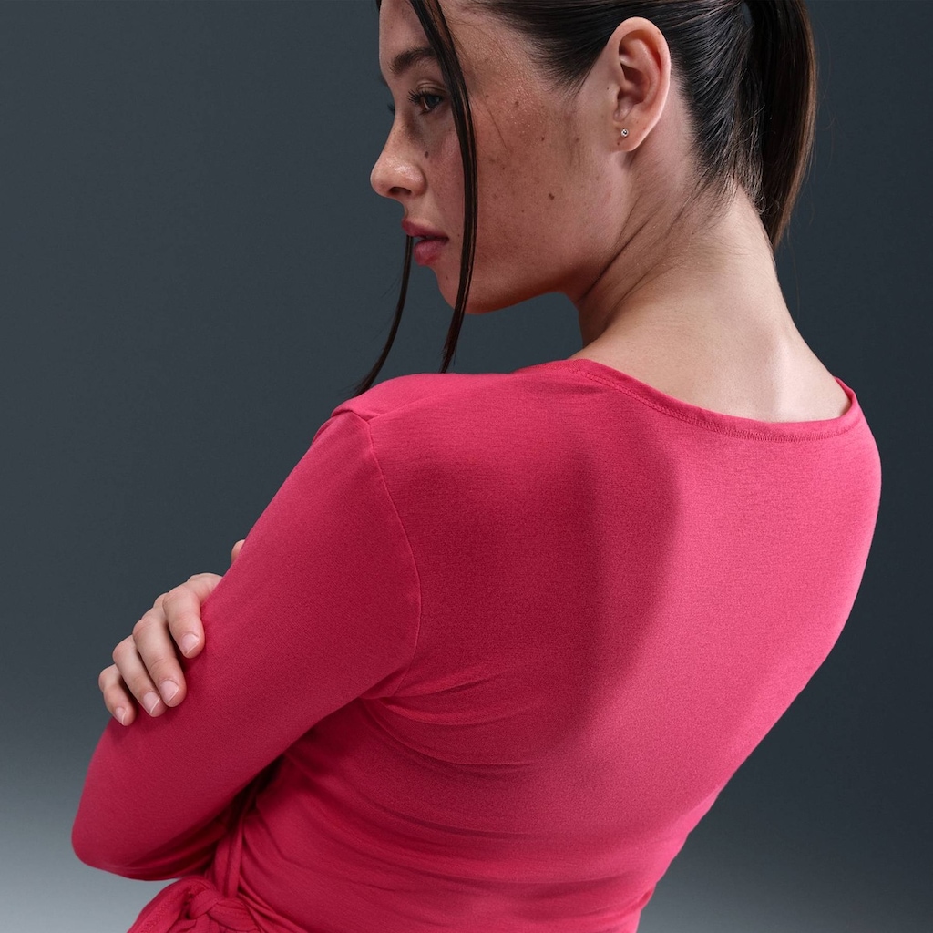 Imagem 2 do produto Camiseta Dri-FIT Nike One Relaxed Feminina