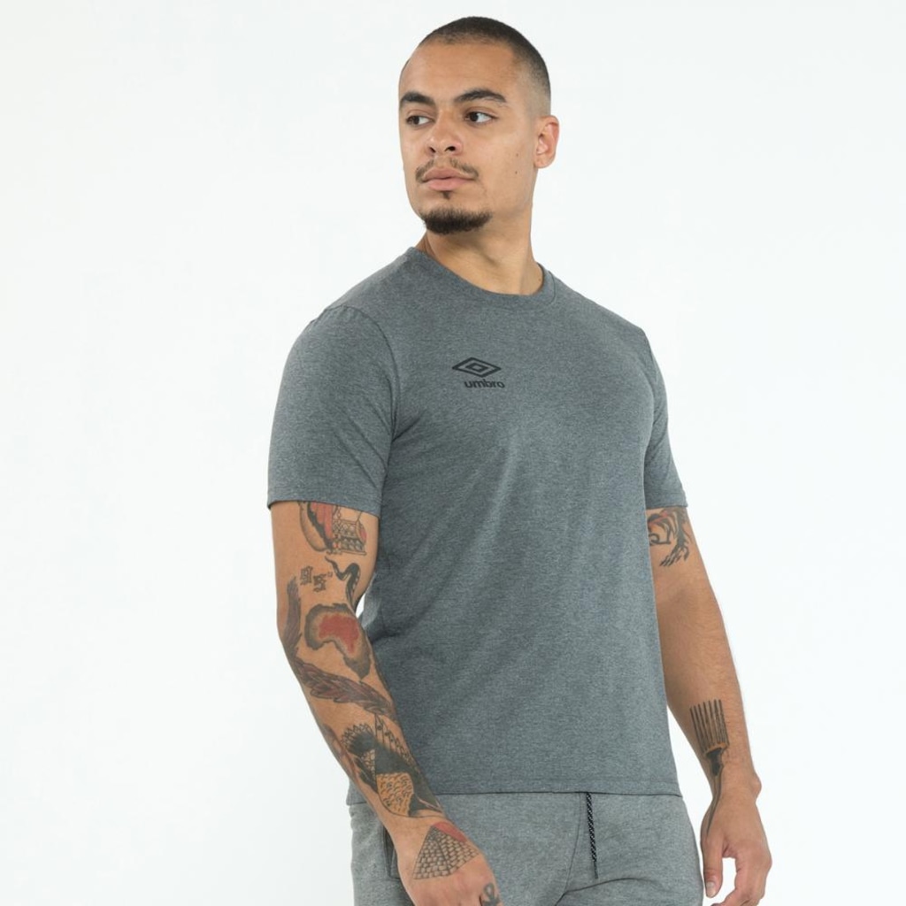 Imagem 2 do produto Camiseta Umbro Essential - Masculina
