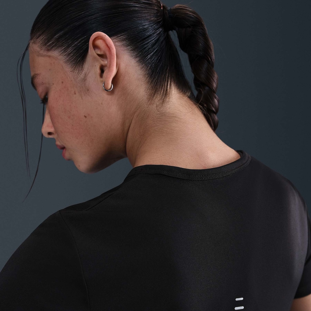 Imagem 2 do produto Camiseta Dri-FIT Nike Swoosh Feminina