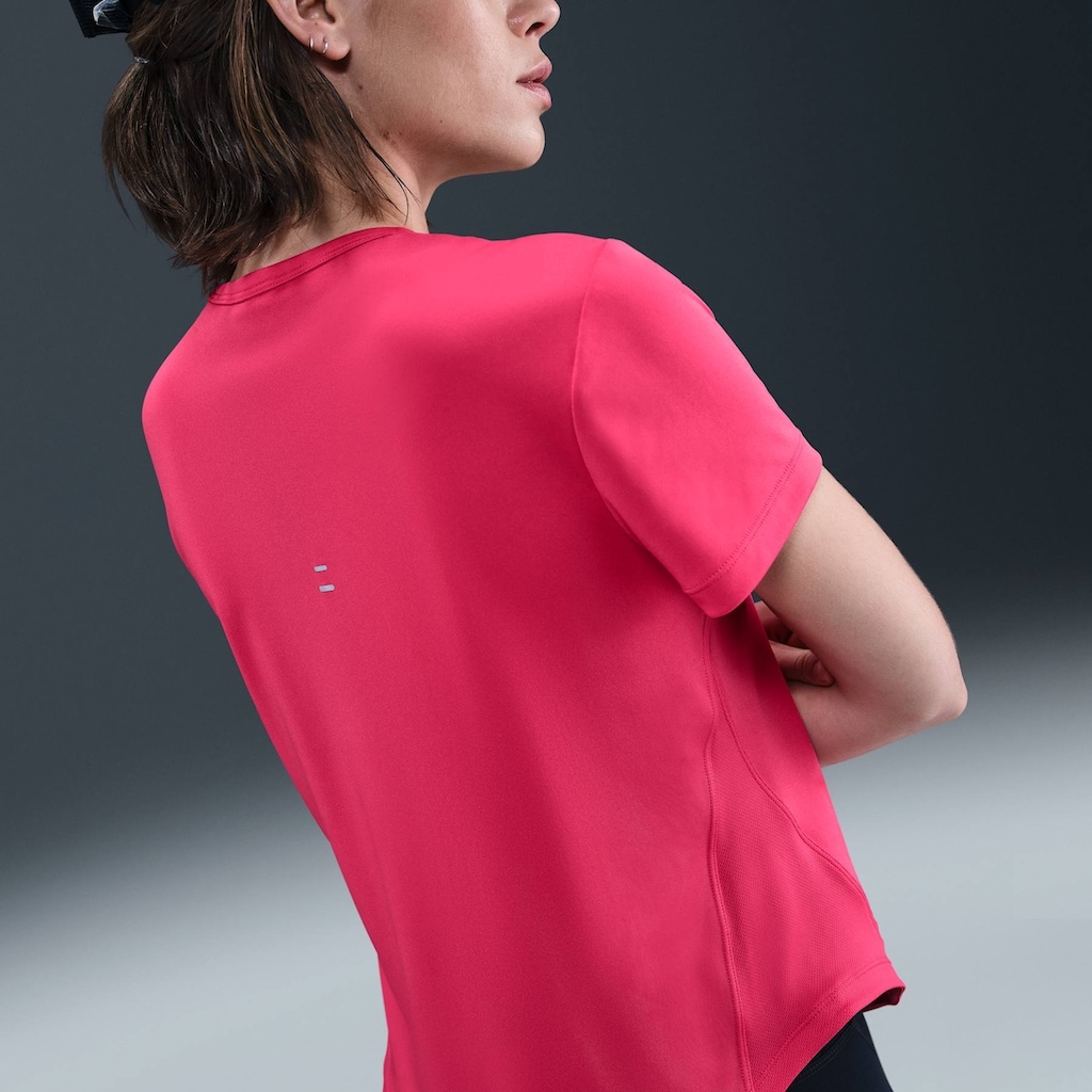 Imagem 2 do produto Camiseta Dri-FIT Nike Swoosh Feminina