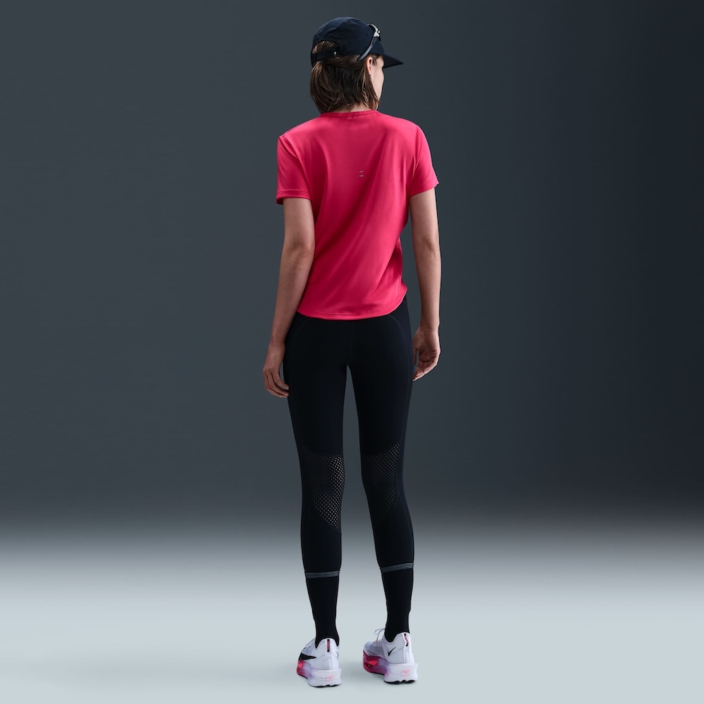 Imagem 5 do produto Camiseta Dri-FIT Nike Swoosh Feminina