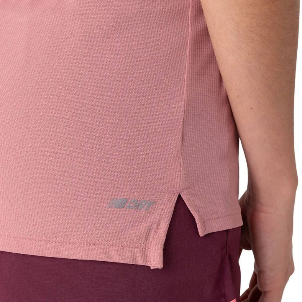Imagem 4 do produto Camiseta Regata New Balance Sport Essentials Feminina