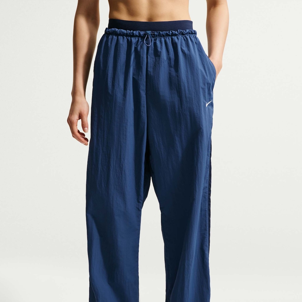 Imagem 2 do produto Calça Nike Sportswear Parachute Feminina