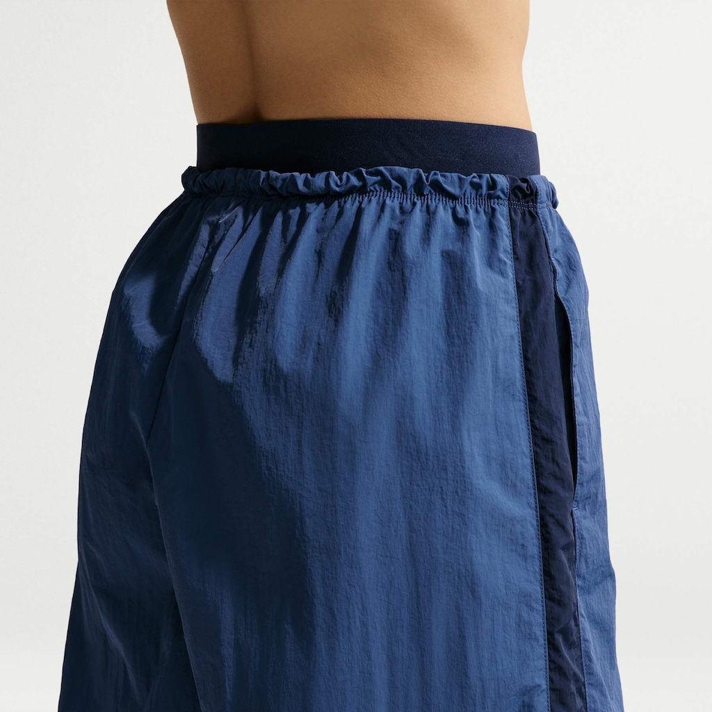 Imagem 3 do produto Calça Nike Sportswear Parachute Feminina