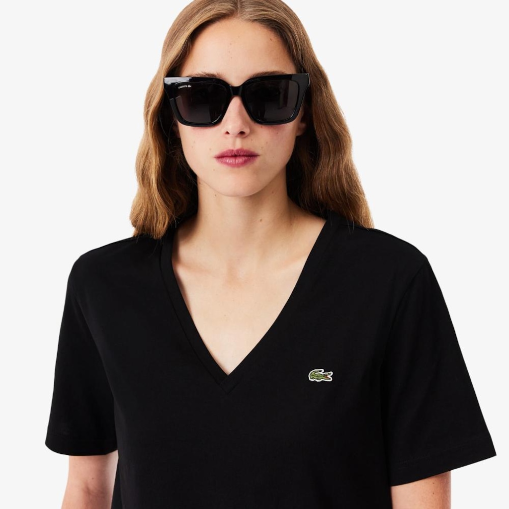 Imagem 3 do produto Camiseta de Algodão com Gola V e Caimento Relaxado Lacoste Feminina