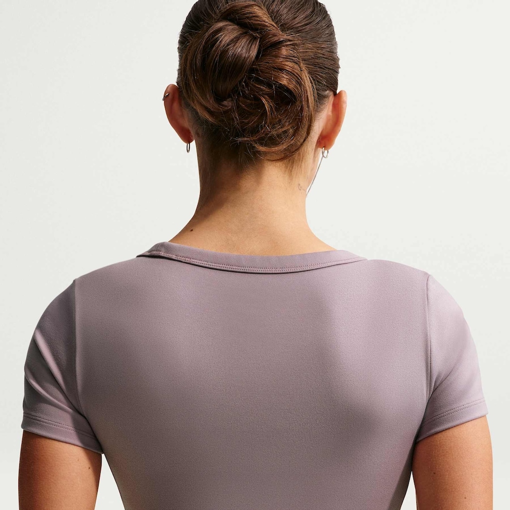 Imagem 2 do produto Camiseta Nike Dri-FIT One Cropped Feminina