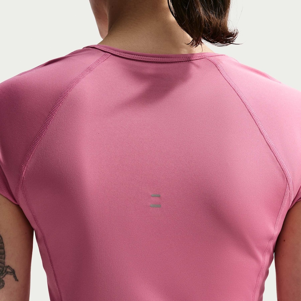 Imagem 2 do produto Camiseta Cropped Dri-FIT Nike Tempo Swoosh Feminina