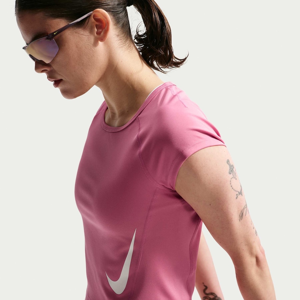 Imagem 3 do produto Camiseta Cropped Dri-FIT Nike Tempo Swoosh Feminina