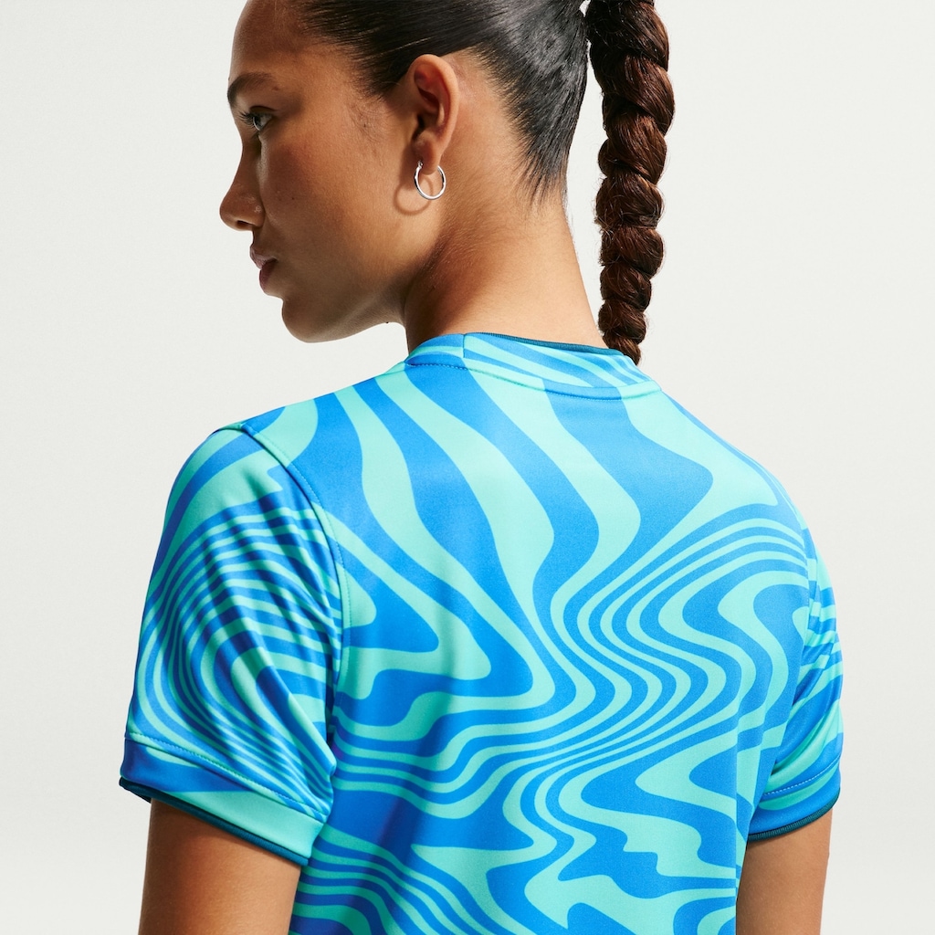 Imagem 2 do produto Camiseta Brasil Nike 26/27 Pré-Jogo Feminina