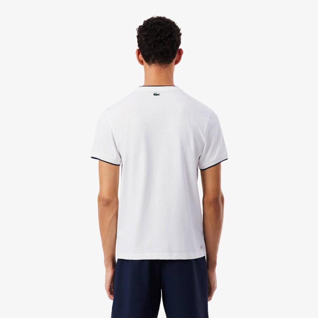 Imagem 4 do produto Camiseta Ultra Dry Tennis Heritage com Insígnia Lacoste Unissex