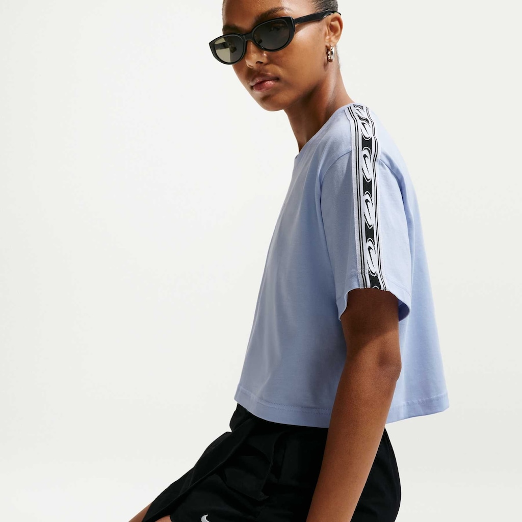 Imagem 3 do produto Camiseta Cropped Nike Sportswear Varsity 18 Feminina