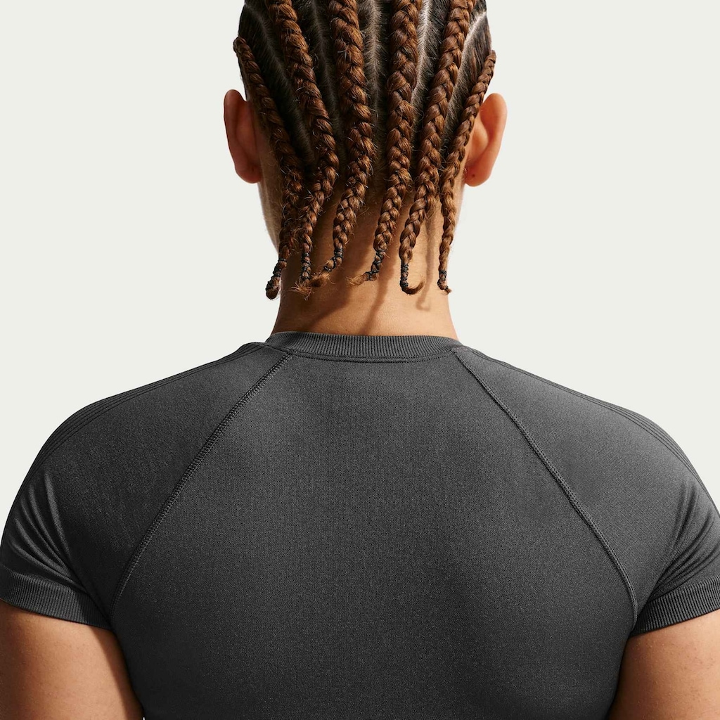 Imagem 2 do produto Camiseta Dri-FIT Nike Pro Slim Feminina
