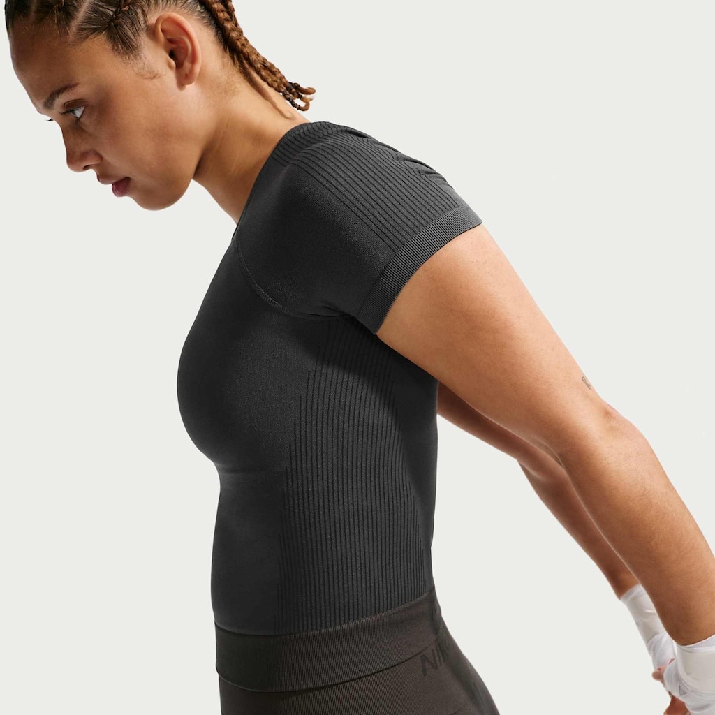 Imagem 3 do produto Camiseta Dri-FIT Nike Pro Slim Feminina