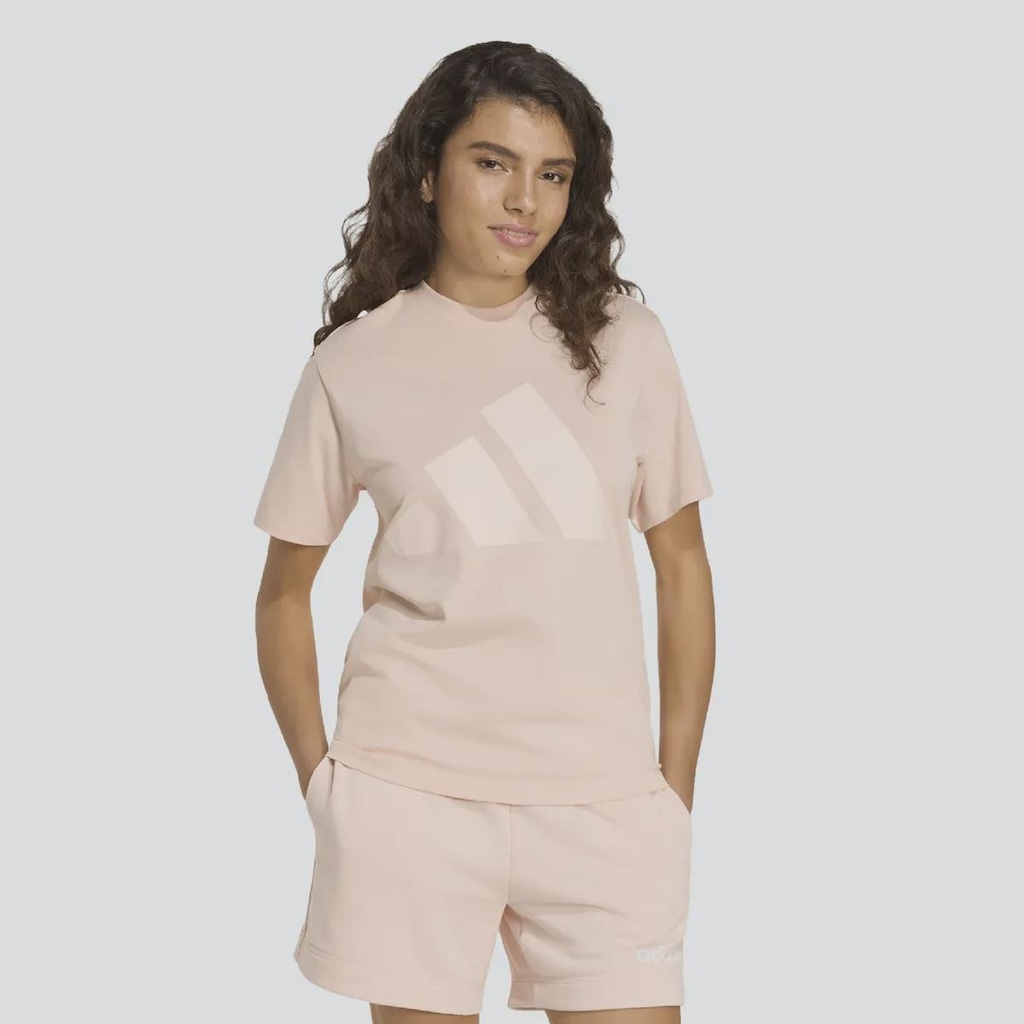 Imagem 2 do produto Camiseta Feminina Big Logo Classic adidas
