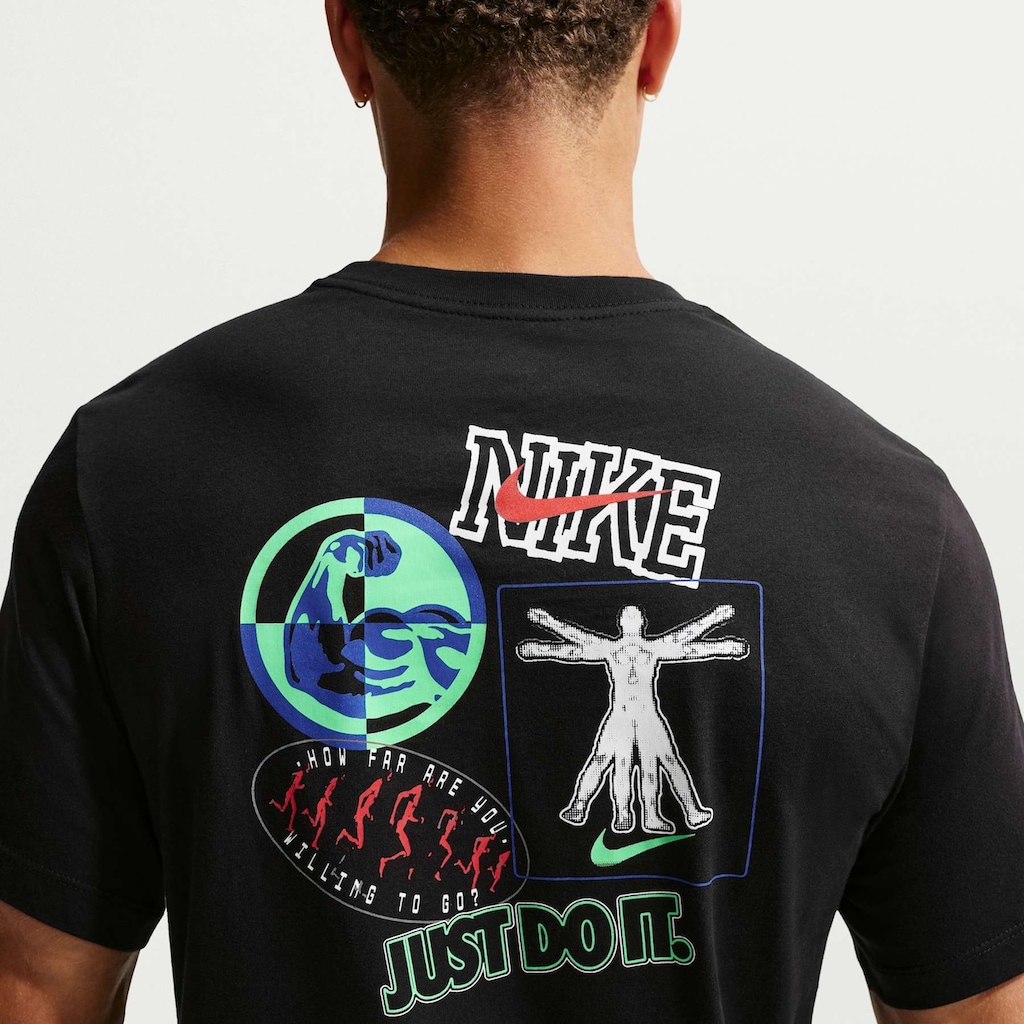 Imagem 2 do produto Camiseta Nike Train Stickers Masculina