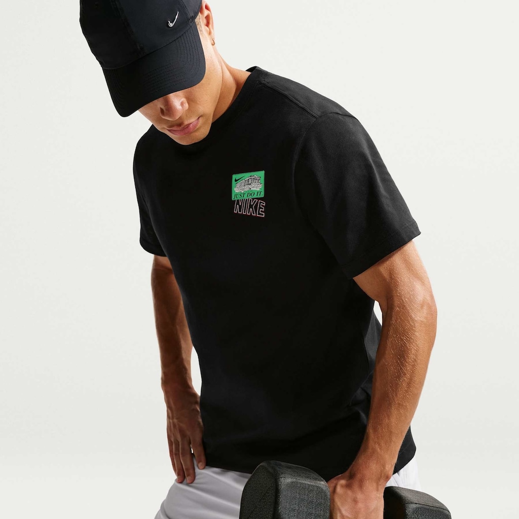 Imagem 3 do produto Camiseta Nike Train Stickers Masculina