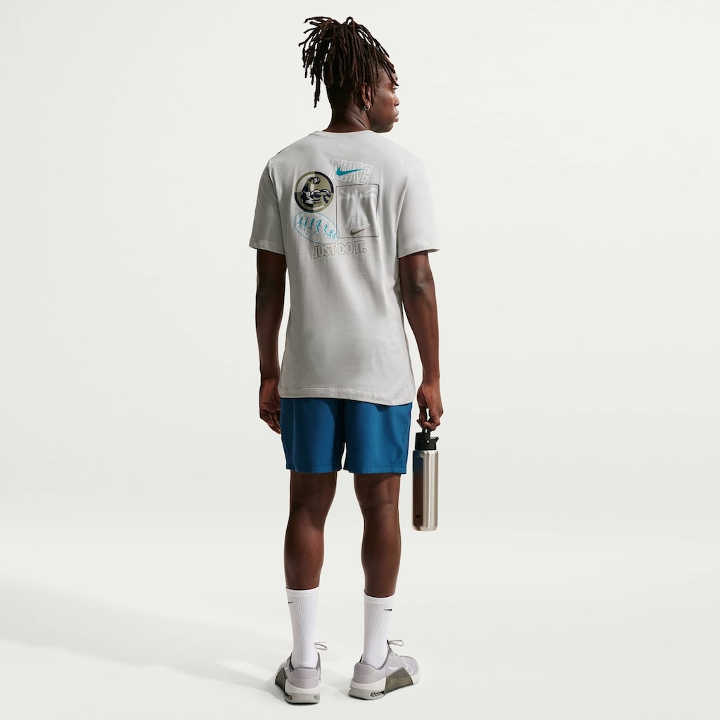 Imagem 5 do produto Camiseta Nike Train Stickers Masculina