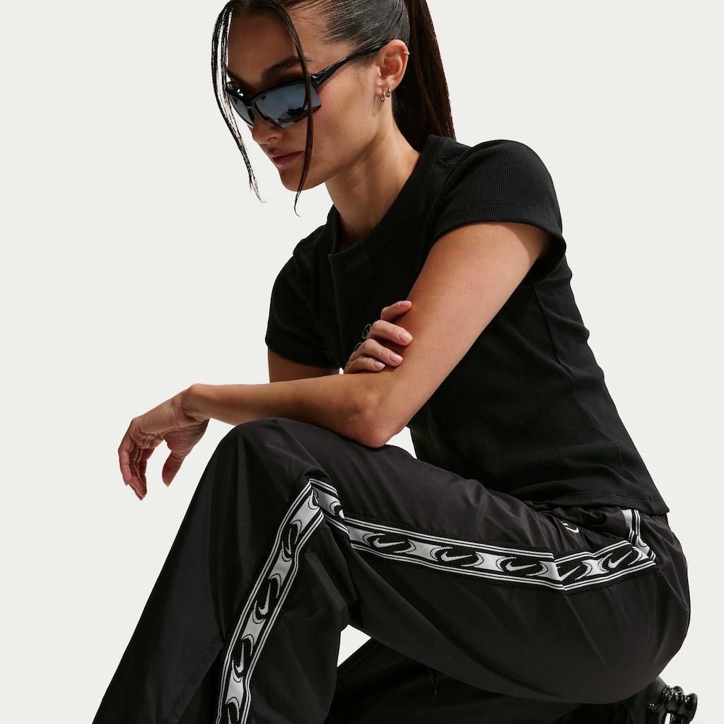 Imagem 4 do produto Calça Nike Sportswear Woven Feminina