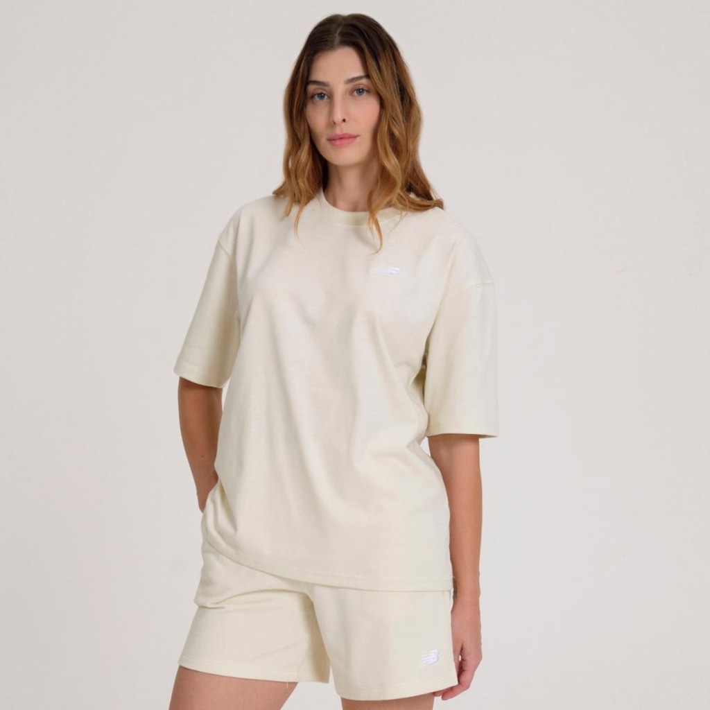 Imagem 2 do produto Camiseta New Balance Oversized Small Logo Feminina