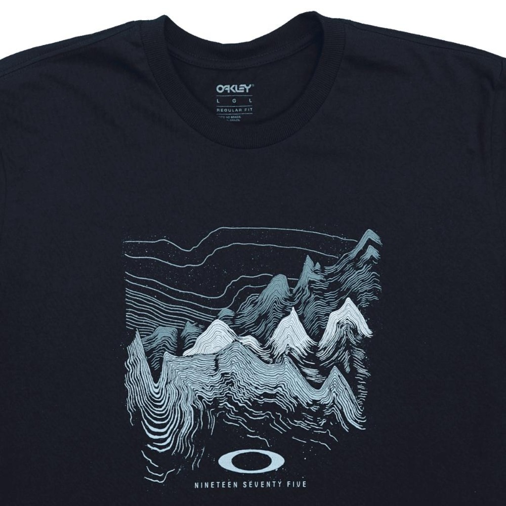 Imagem 4 do produto Camiseta Oakley Outline Mountains Blackout - Masculina