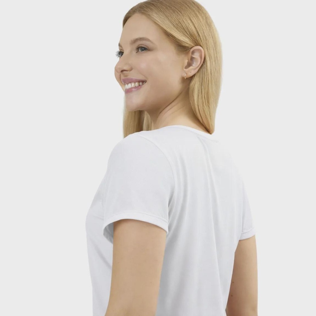 Imagem 3 do produto Camiseta Selene Com Microfuros Nas Costas - Feminina