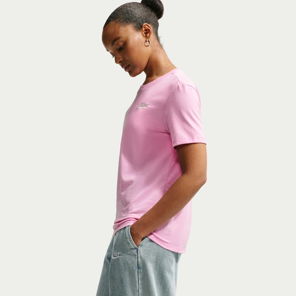 Imagem 3 do produto Camiseta Nike Sportswear Club Essentials Feminina