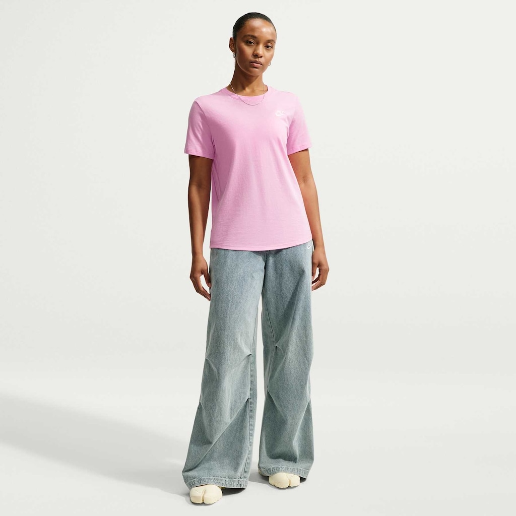Imagem 4 do produto Camiseta Nike Sportswear Club Essentials Feminina