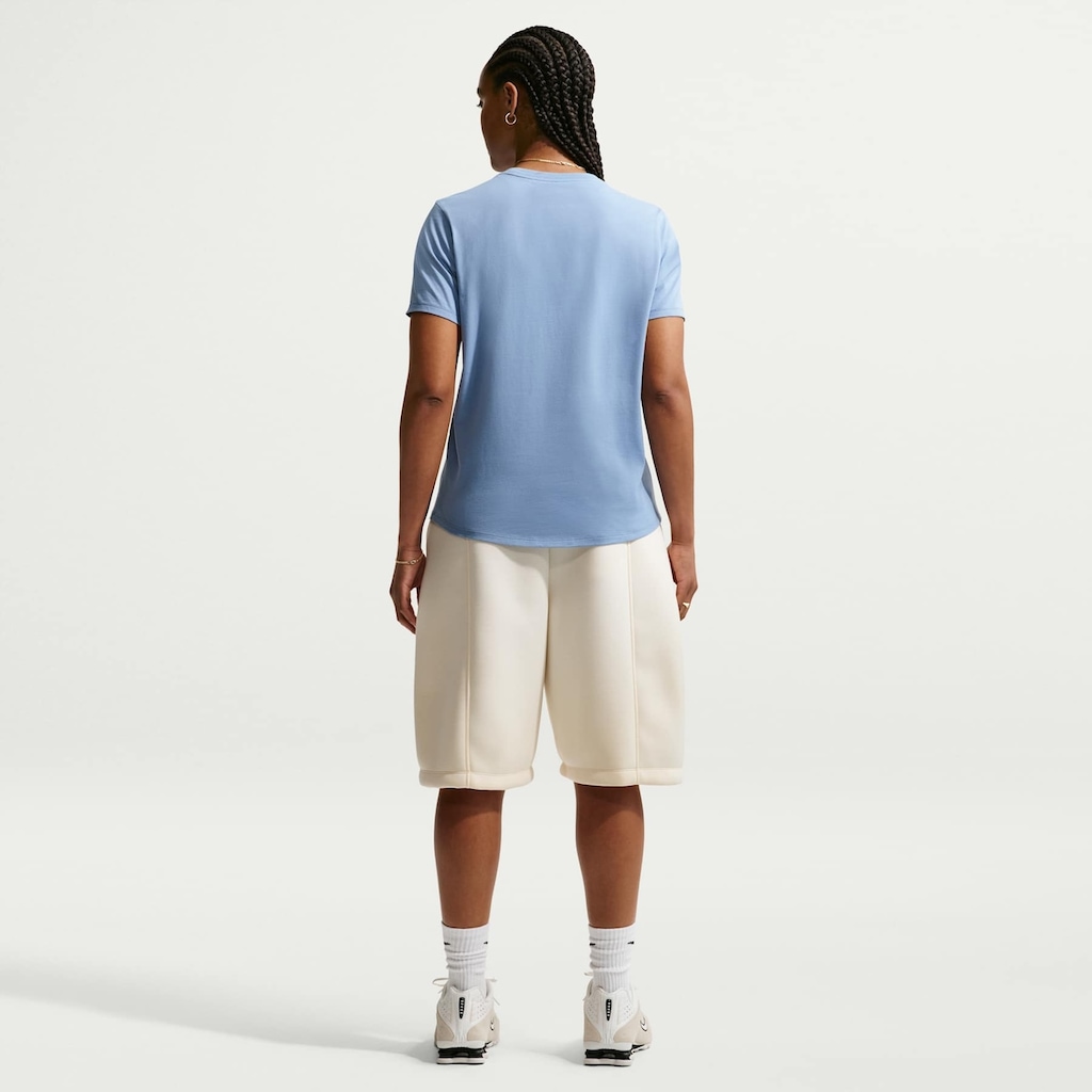 Imagem 5 do produto Camiseta Nike Sportswear Club Essentials - Feminina