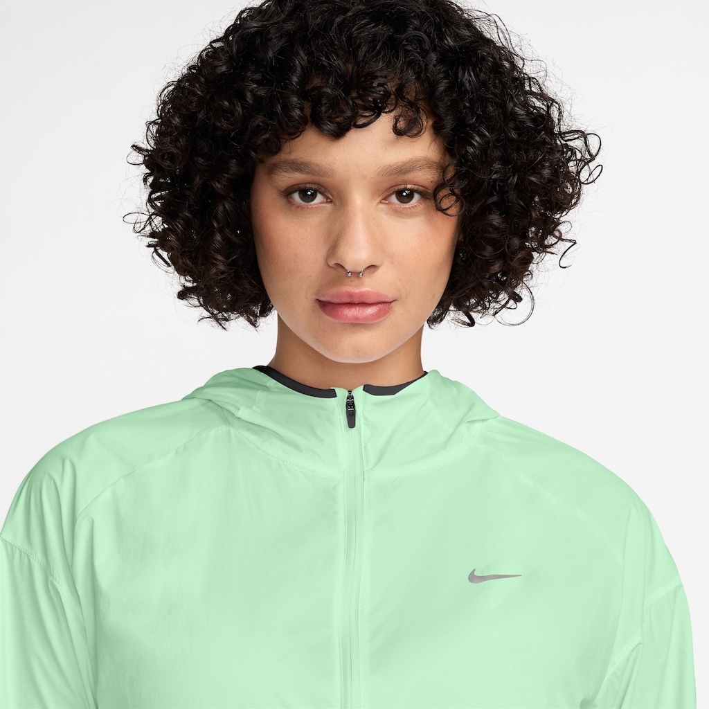 Imagem 2 do produto Jaqueta Nike Tempo UV Light Feminina