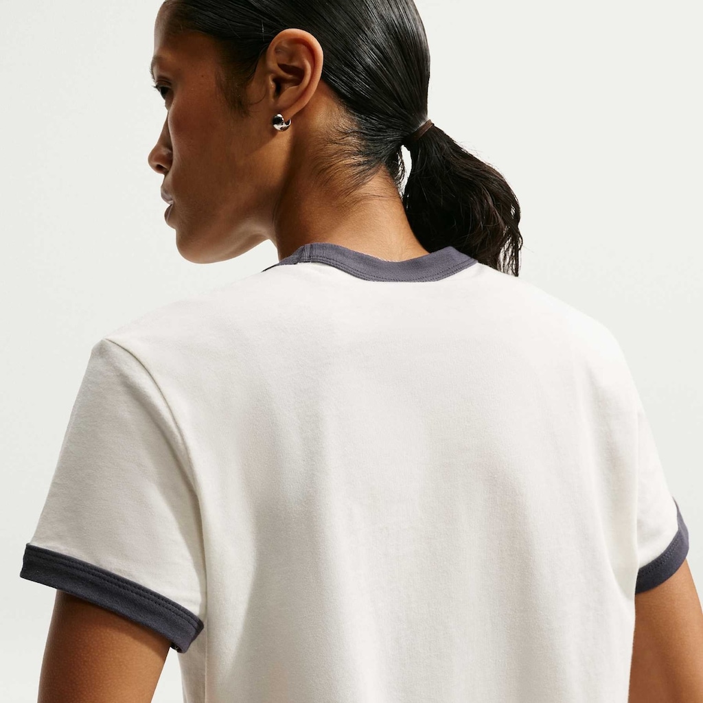 Imagem 2 do produto Camiseta Nike Sportswear Club Ringer 28 Feminina