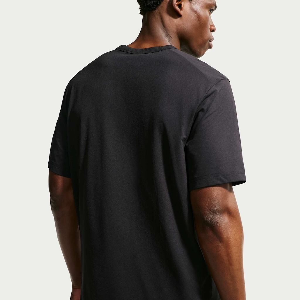 Imagem 2 do produto Camiseta Dri-FIT Nike UV Hyverse Field Graphic Masculina