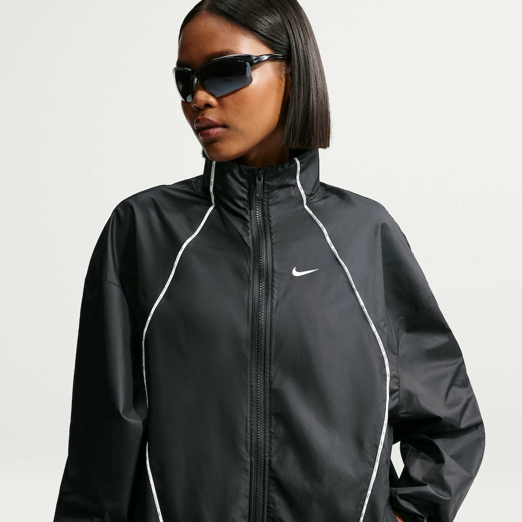 Imagem 1 do produto Jaqueta Nike Athletics Water-Repellent Feminina