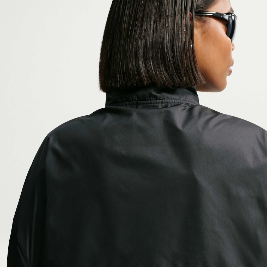 Imagem 2 do produto Jaqueta Nike Athletics Water-Repellent Feminina