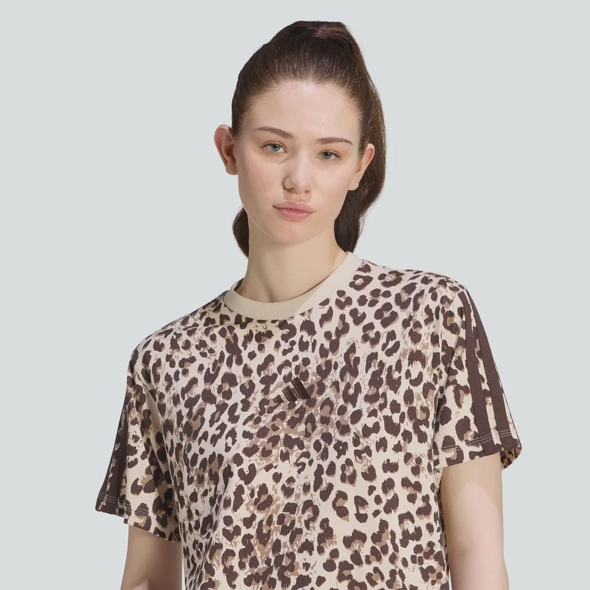 Imagem 2 do produto Camiseta adidas Seasonals Feminina