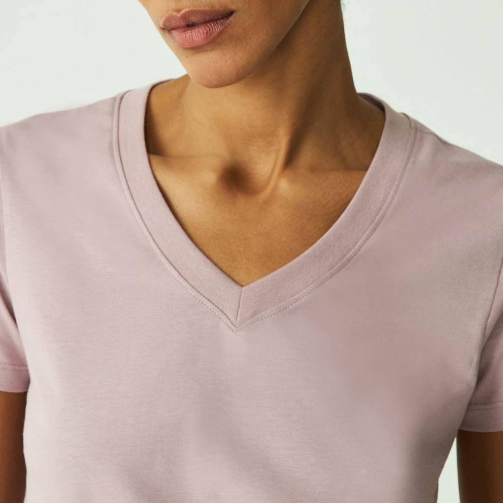 Imagem 3 do produto Camiseta Fila Regular V Basic Classic Feminina