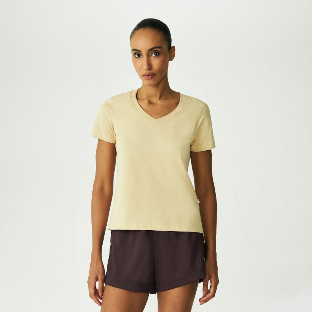 Imagem 1 do produto Camiseta Fila Regular V Basic Classic Feminina