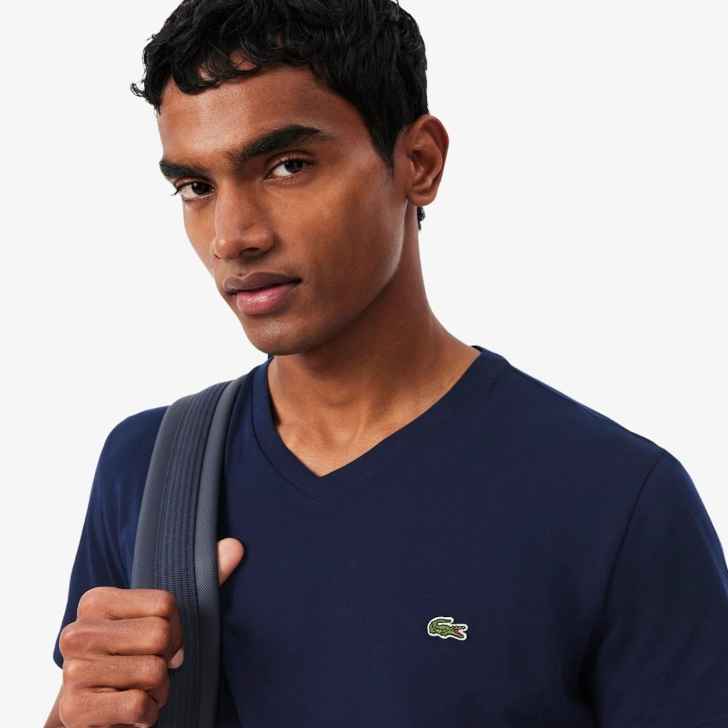 Imagem 2 do produto Camiseta Lacoste Pima Leve com Gola V