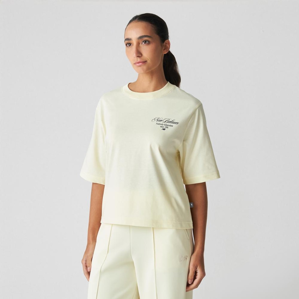 Imagem 1 do produto Camiseta Pressed Flowers New Balance Feminina