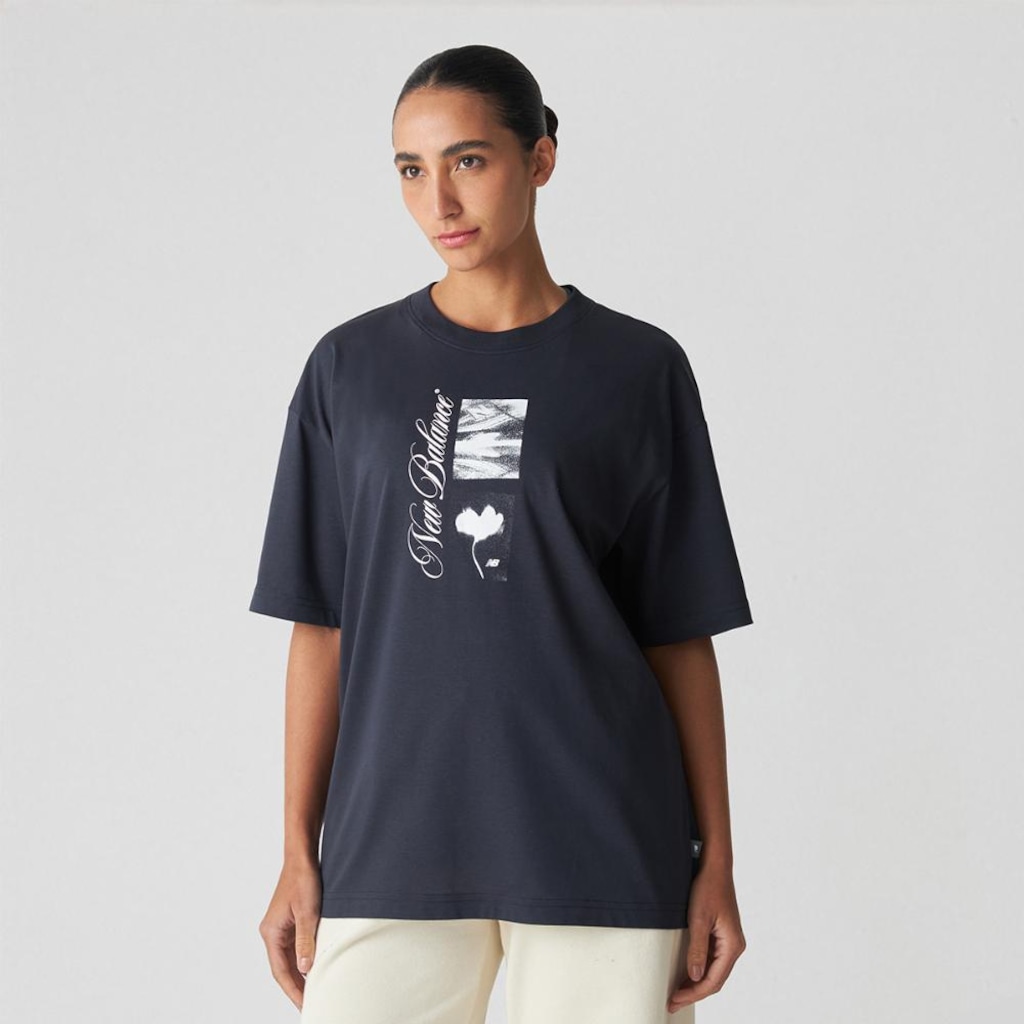 Imagem 1 do produto Camiseta Pressed Flowers Script Oversized New Balance Feminina
