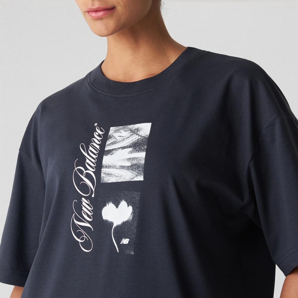 Imagem 2 do produto Camiseta Pressed Flowers Script Oversized New Balance Feminina