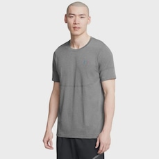 Camiseta Under Armour Rush Seamless Legacy - Masculina