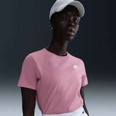 Camiseta Nike Sportswear Club Essentials - Feminina