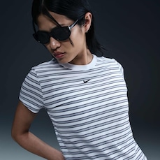 Camiseta Nike Sportswear Chill Knit - Feminina