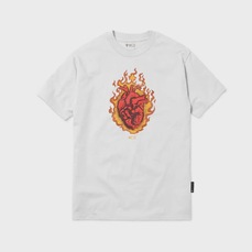 Camiseta Regular MCD Corazón En Llamas Masculina