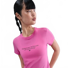 Camiseta Nike Sportswear Chill Feminina