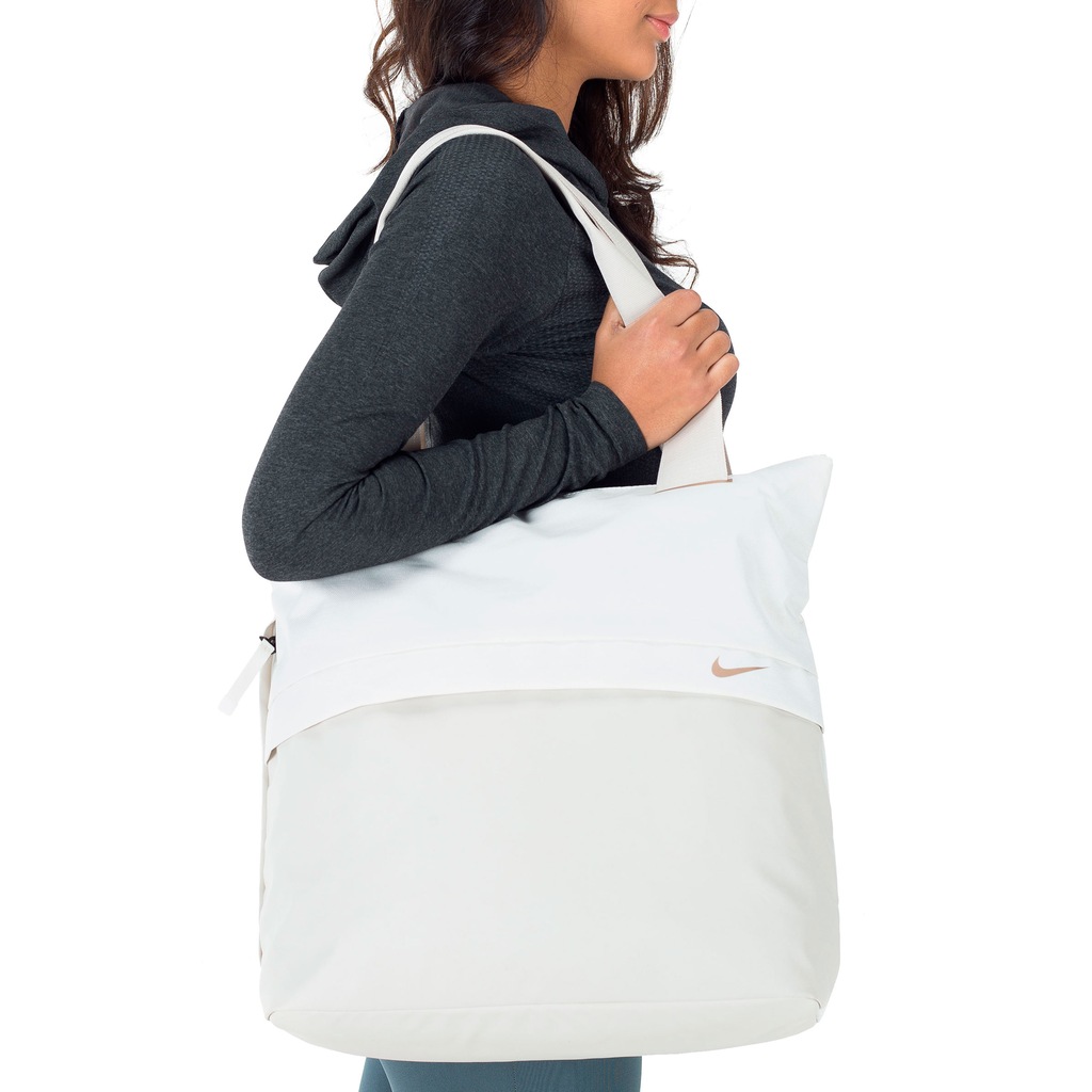 Bolsa Nike Radiate Tote - Feminina - 20 Litros - Foto 1