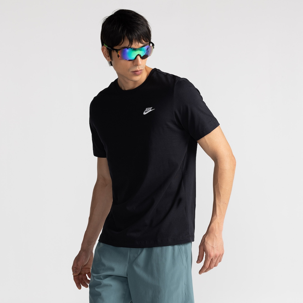 Camiseta Básica Nike Club Logo Pequeno Masculina
