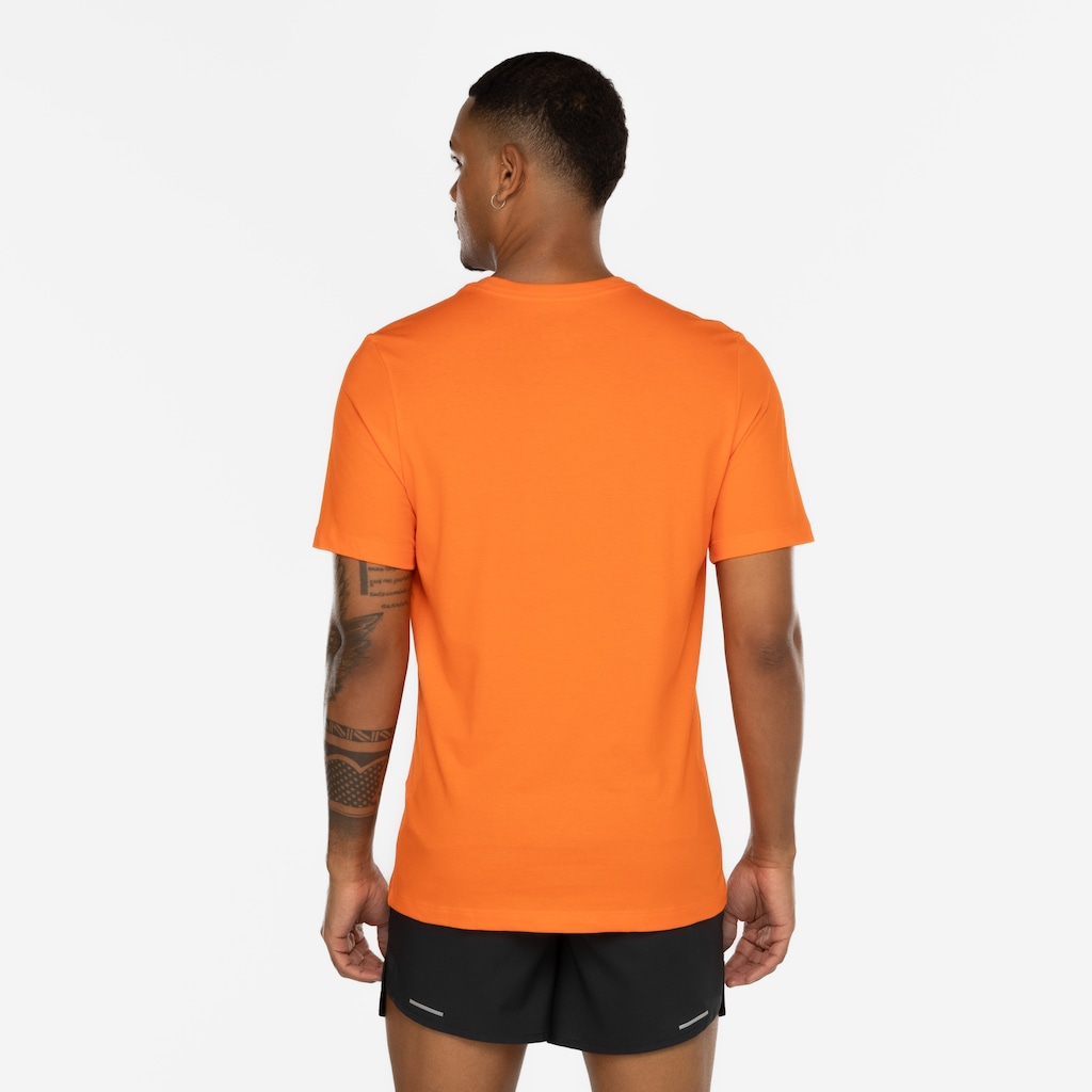 Camiseta Básica Nike Club Logo Pequeno Masculina - Foto 3